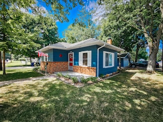 58 Salem St, Hillsdale, MI 49242