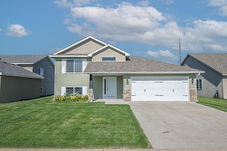 1051 Yellowstone Ave, Saint Cloud, MN 56303