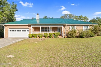 4075 Parkview Dr, Chipley, FL 32428