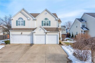 9765 Sugarbush Cir, Olmsted Falls, OH 44138