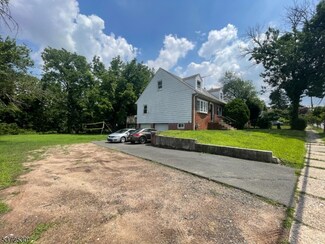 1065 Sayre Rd, Union, NJ 07083