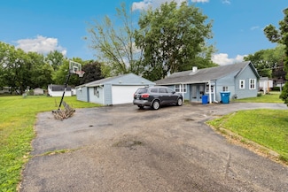 1818 W 9th St, Dixon, IL 61021