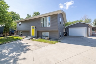921 Antares Ct, Rapid City, SD 57701