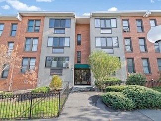 24 Juniper St Unit 66, Brookline, MA 02445
