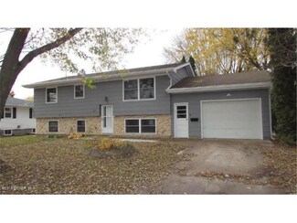 664 Pleasant Ave, Zumbrota, MN 55992