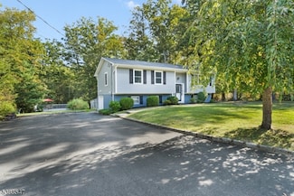 16 Beach Dr, Montague, NJ 07827