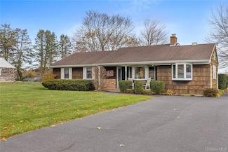 56 Dougs Ln, Jamesport, NY 11949