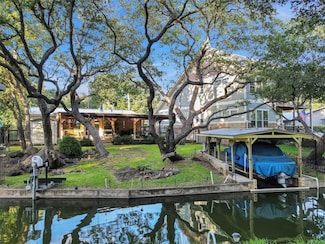 106 Lakeview Dr, Sunrise Beach, TX 78643