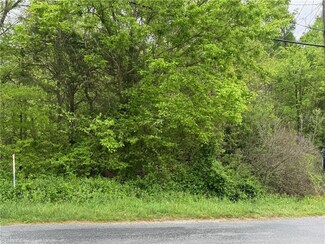 539 Lakeview Dr, Thomasville, NC 27360