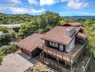 951 Laurel Glen Dr, Palo Alto, CA 94304