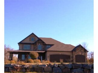 1010 Drake Ct, Maple Plain, MN 55359