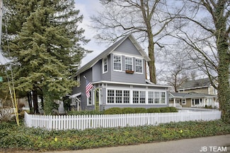 1200 Beach Dr, Holland, MI 49423