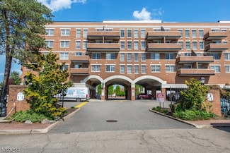 41 Iron Forge Square, Pompton Lakes, NJ 07442