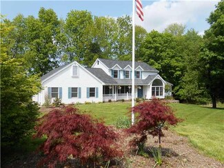 40 Scofield Rd, Honeoye Falls, NY 14472