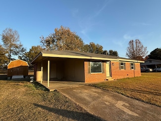 49 Freeman Dr, Columbus, MS 39702