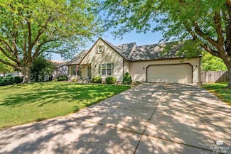 1325 Lynn Dr, Salina, KS 67401