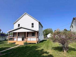 1607 Davidson St, Iron River, MI 49935