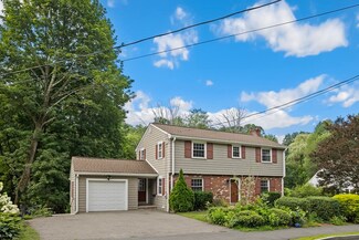 58 Oak St, Reading, MA 01867