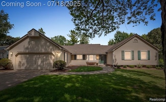 663 Lake Forest Rd, Rochester Hills, MI 48309