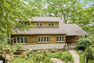 967 Old Miller Rd, Beulah, MI 49617