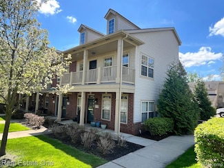 531 Red Oak Ct Unit 240, Walled Lake, MI 48390