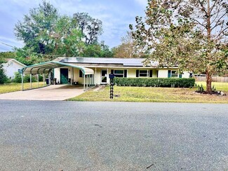 11625 Meadowlane Dr, Dade City, FL 33525