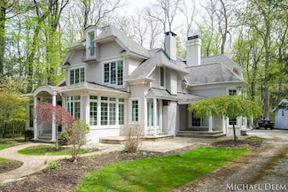 2743 Lakeshore Dr, Fennville, MI 49408