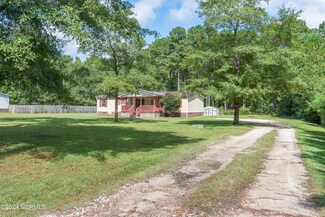 322 Hinson Ln, Richlands, NC 28574