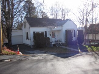52 Maple St, Littleton, NH 03561