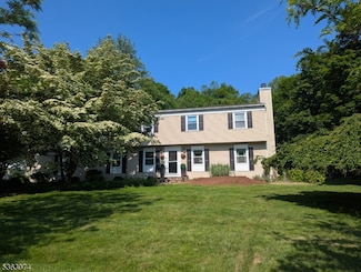 18 Falcon Ln, Long Valley, NJ 07853
