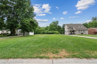 37337 Curwood Dr, Sterling Heights, MI 48310