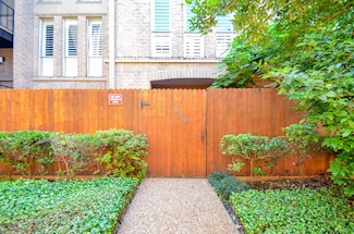 4639 Wild Indigo St Unit 459, Houston, TX 77027