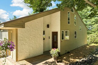 34 Foxglove Rd, Gilford, NH 03249