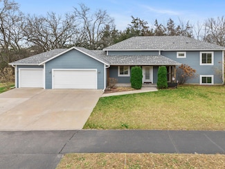 217 Primrose Ln, Cannon Falls, MN 55009