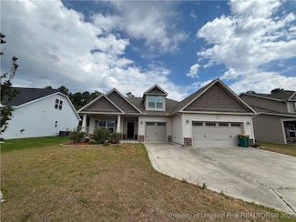 2236 Andalusian Dr, Hope Mills, NC 28348