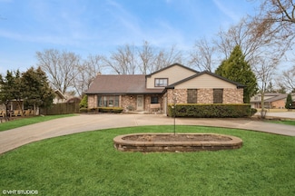4035 Crestwood Dr, Northbrook, IL 60062