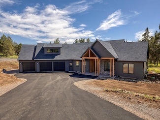 1168 Paper Birch Way, Klamath Falls, OR 97601