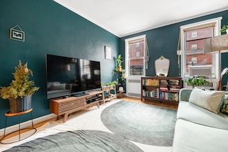 63-109 Saunders St Unit 3A, Rego Park, NY 11374