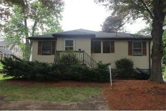 15 Nelson St, Hopedale, MA 01747