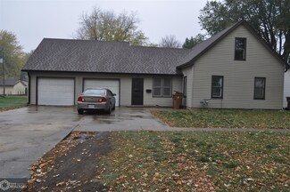 327 N Crawford St, Carroll, IA 51401