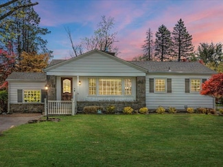 76 S Airmont Rd, Suffern, NY 10901