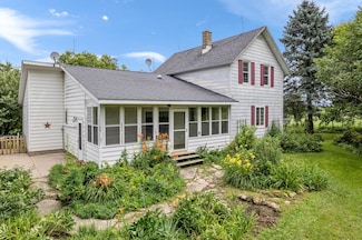 32653 Stinson Ridge Rd, Houston, MN 55943