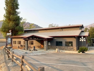 42975 Sierra Dr, Three Rivers, CA 93271