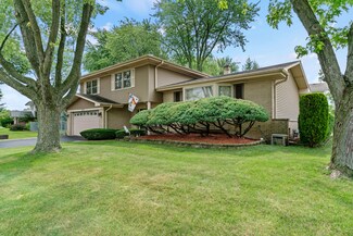 903 E Valley Ln, Arlington Heights, IL 60004
