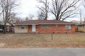 327 Angus St, Conway, AR 72032