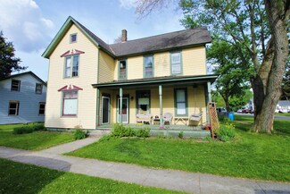207 S Main St, Wanatah, IN 46390