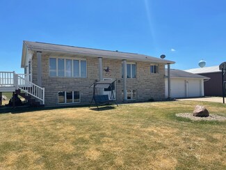 233 1st Ave E, Worthington, IA 52078