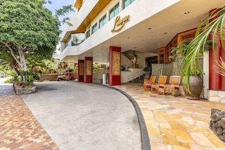 2045 Kalakaua Ave Unit 114, Honolulu, HI 96815