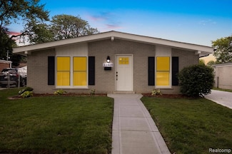 22809 Detour St, Saint Clair Shores, MI 48082