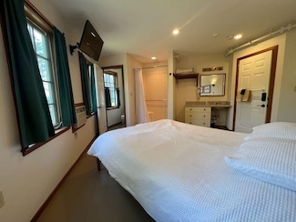 651 River Rd Unit 9, Lyme, NH 03768